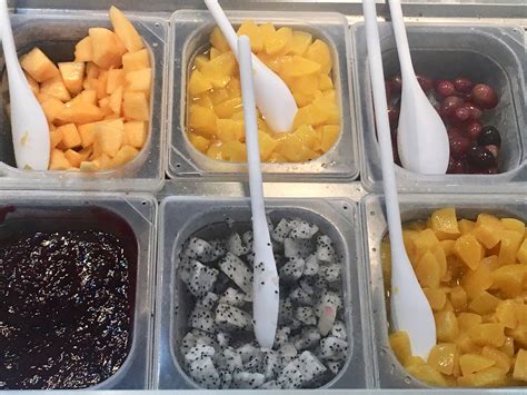 What’s your recommended yogurt toppings/combo in BLK 513 .